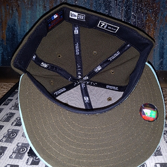 💃⚾ NY Yankees Classic New Era 59Fifty Cap, Brown with Light Blue, 7 3/8" ⚾💃 - Picture 3 of 3